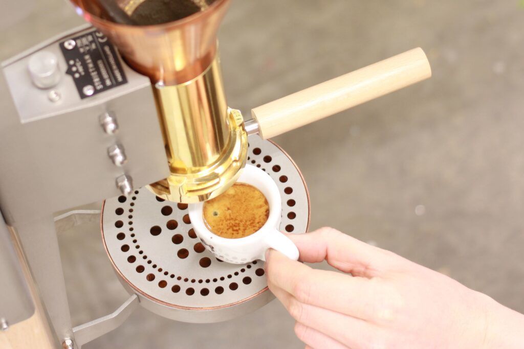 Strietman manual espresso machine pressing