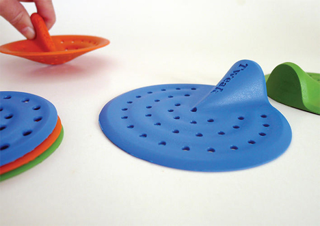 squeezable silicon sink and tub strainer