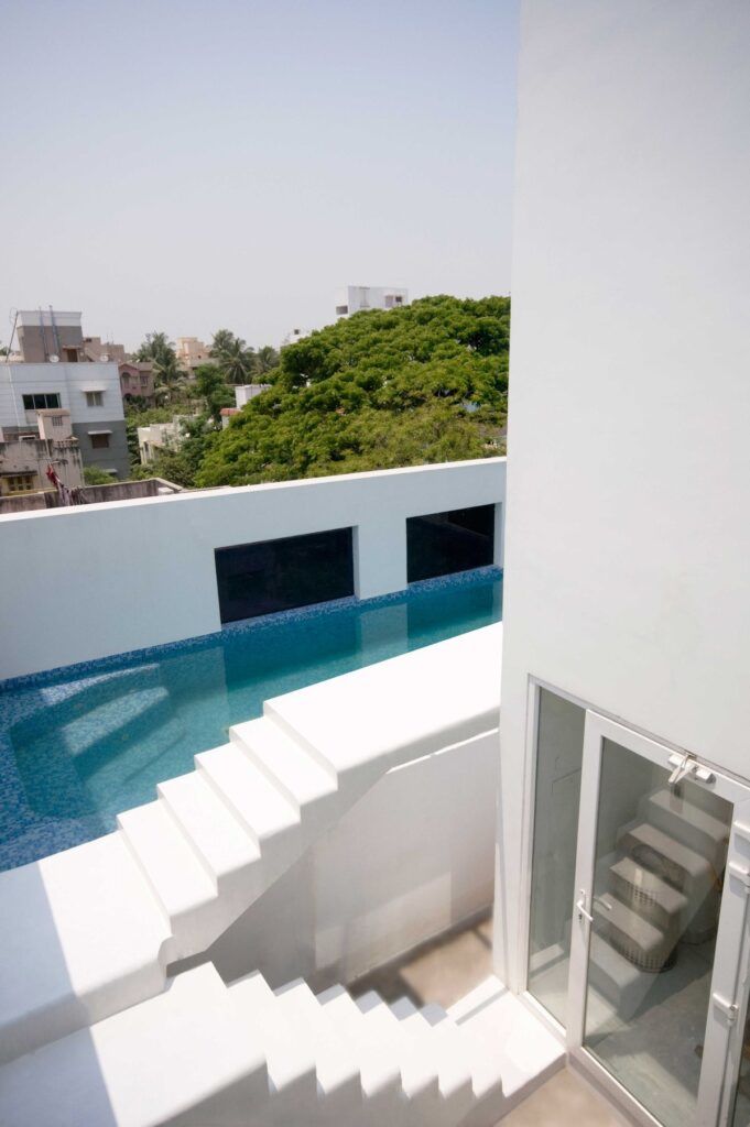 Ultramodern S-House facade pool