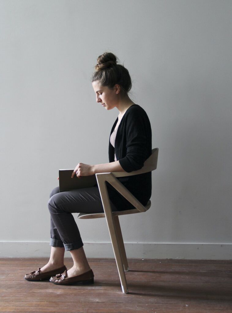 Two-legged chair active sitting