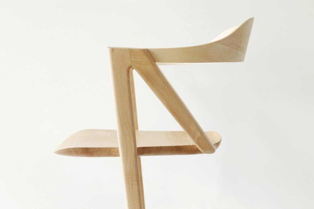 Two-legged chair profile