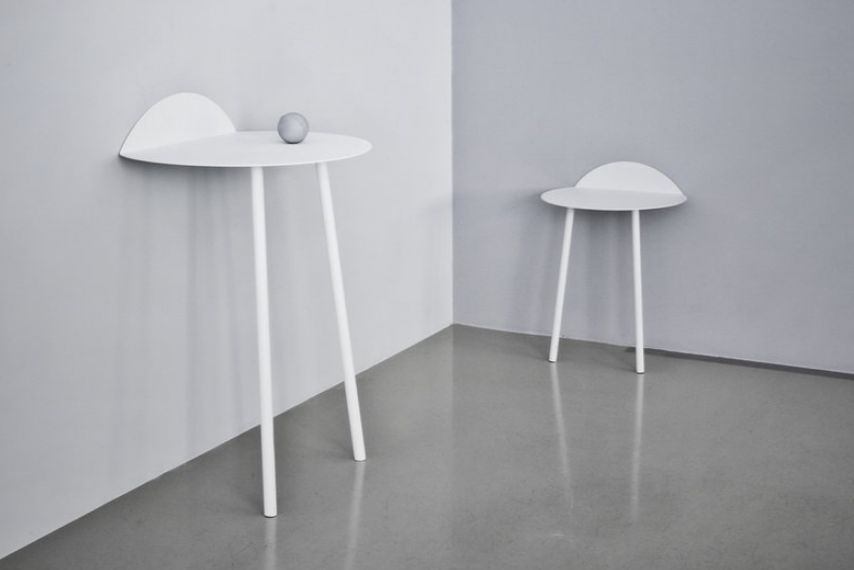 Yeh round table space-saving white