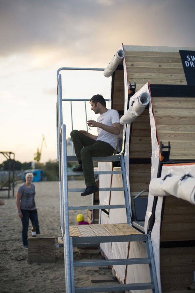 Stackable Honeycomb Hotel Takes Comfy Lodging On The Go