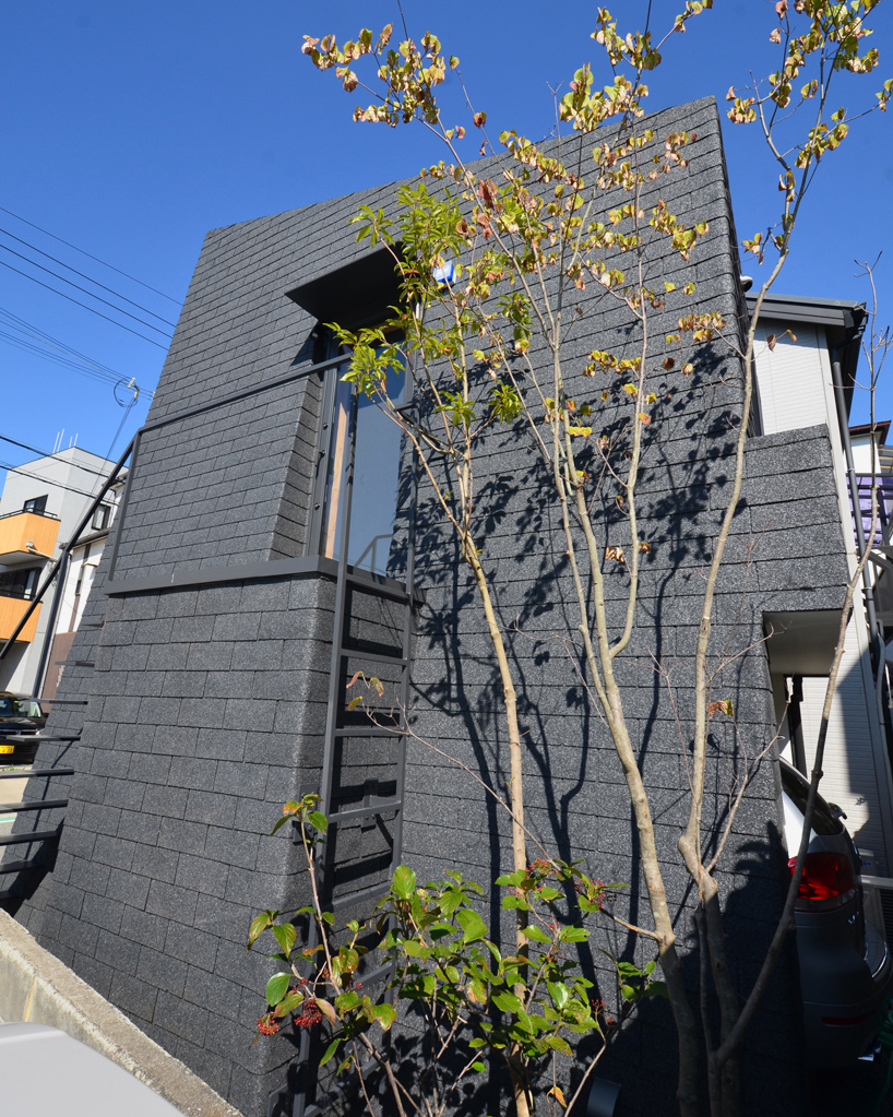 Mountain House black facade
