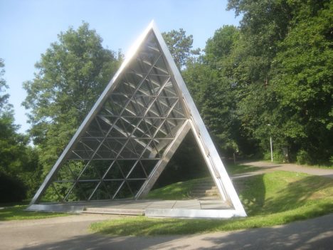 Dan Graham Glass pavilion in Stuttgart, Germany
