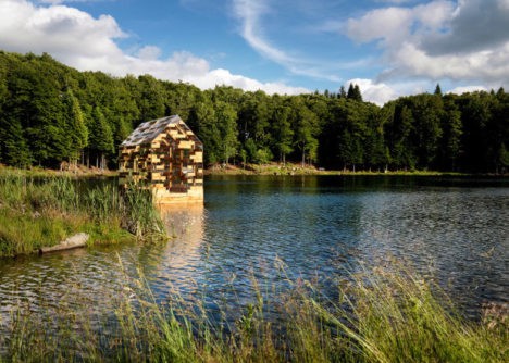 Walden Raft, a floating, mobile lake installation