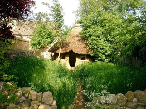The Michael Buck Cob House in Oxfordshire, England, was built using an ancient technique