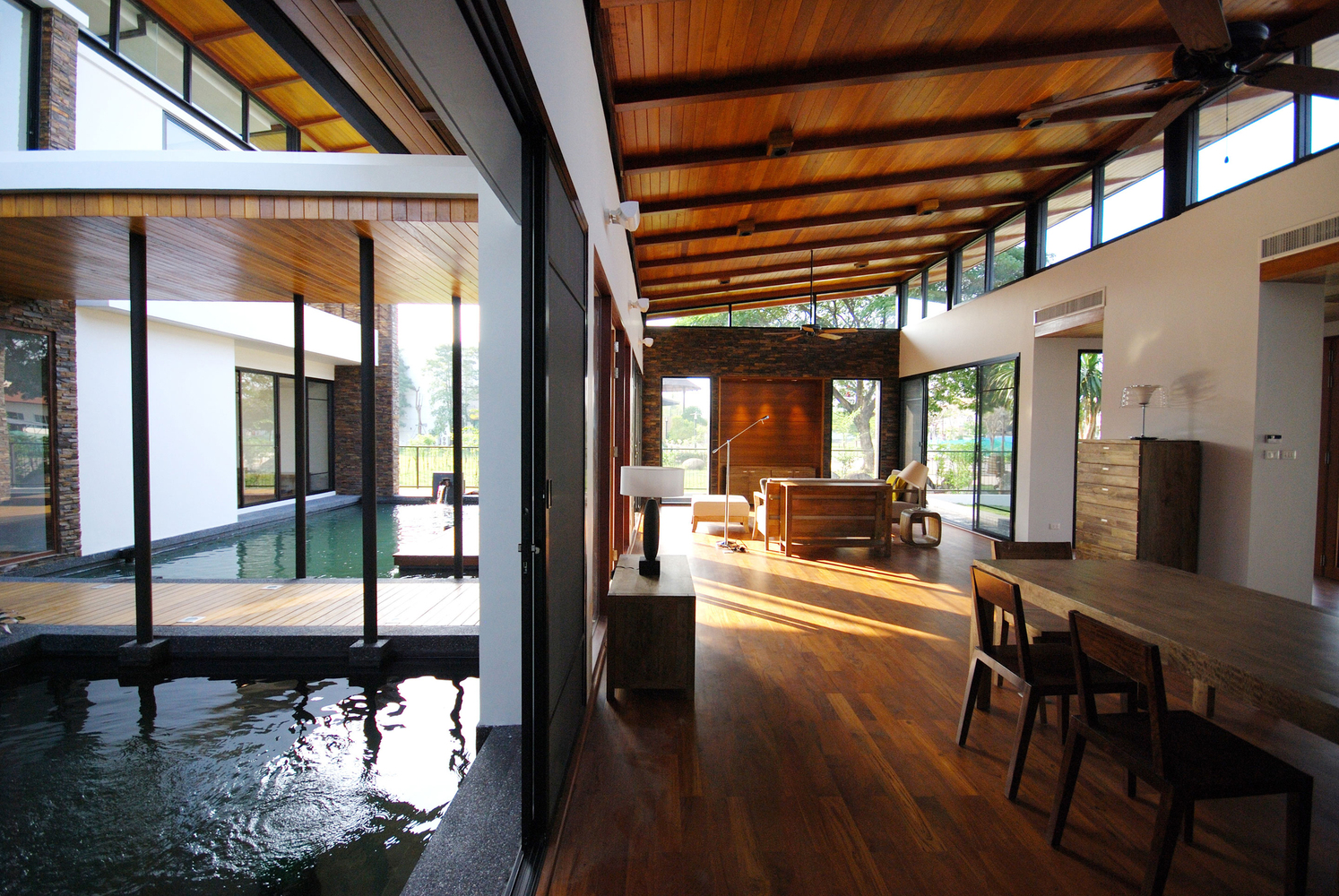 Feng Shui House Feels Like It’s Floating | Designs & Ideas on Dornob