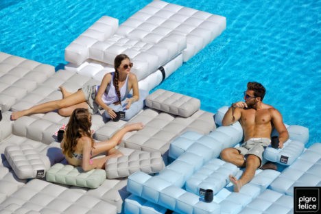 Pigro Felice inflatable pool furniture