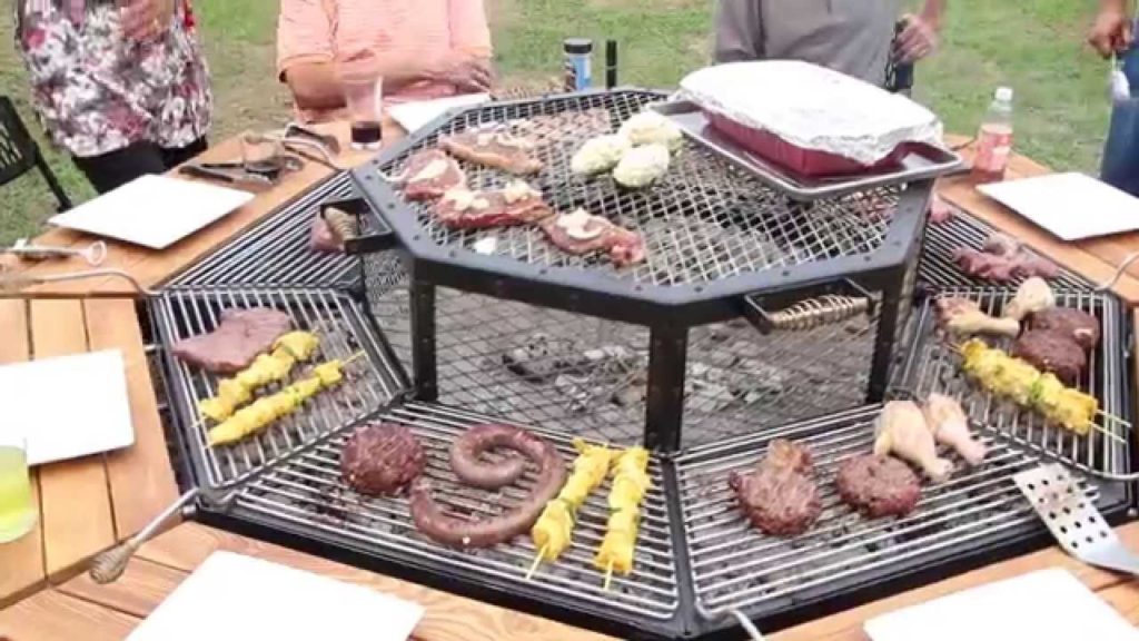 This BBQ Table Accommodates Eight People to Cook and Dine