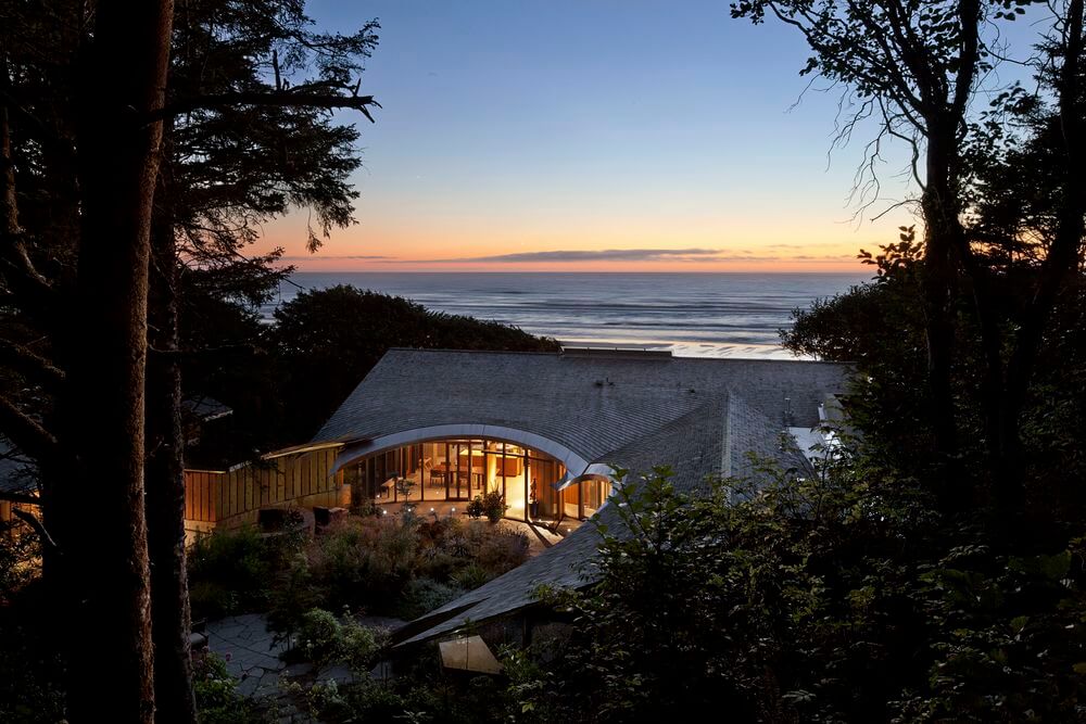 singing sands modern beach house at dusk