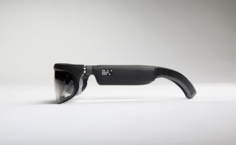 R8 smartglasses