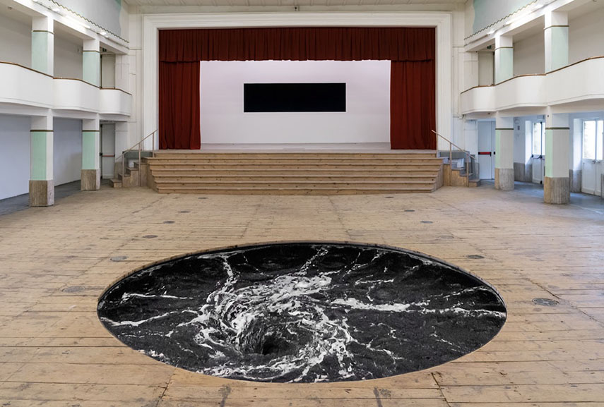 Anish Kapoor's descension italy