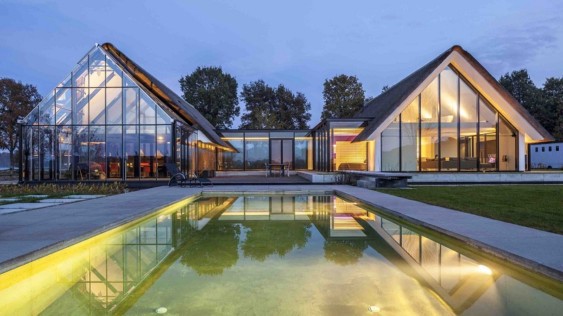 Modern Countryside Villa reflecting pool