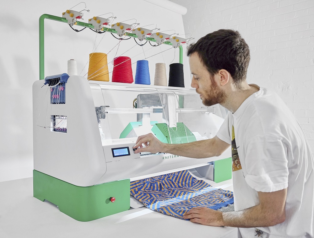 Kniterate in Use 3D Printing clothing