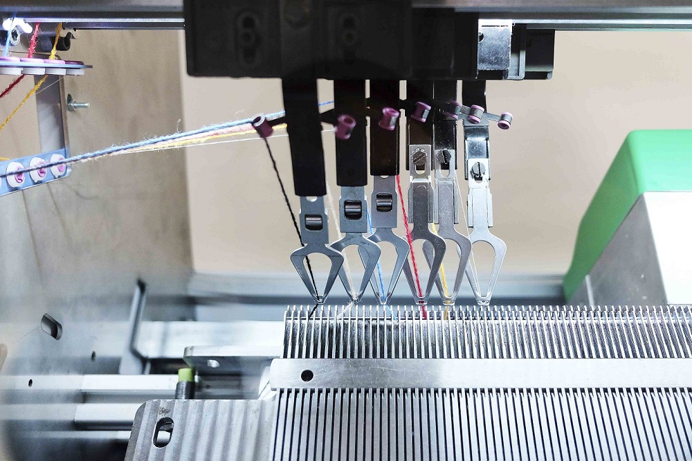Kniterate Close-Up 3D printing digital knitting machine