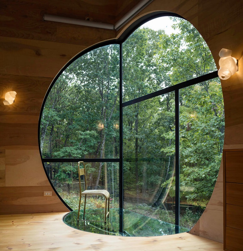 Ex of In House - Steven Holl - glass