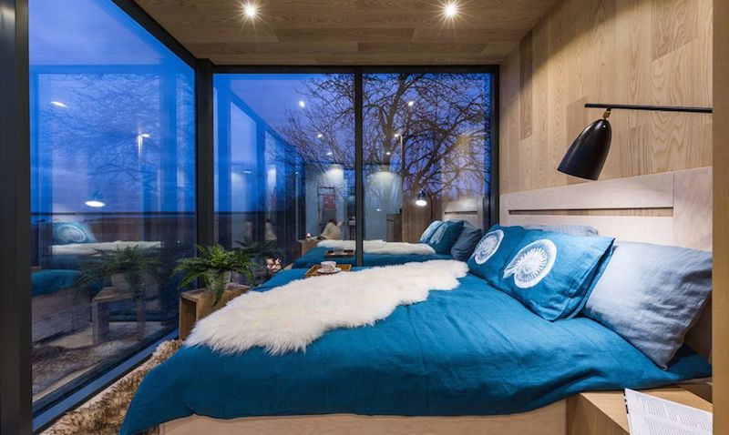 ÖÖD prefab house - Interior bedroom at night
