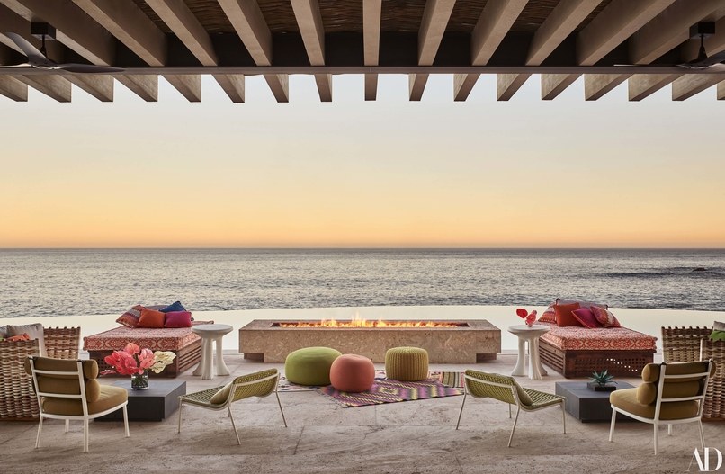 A terrace overlooking the ocean on the edge of Casa Grande. 