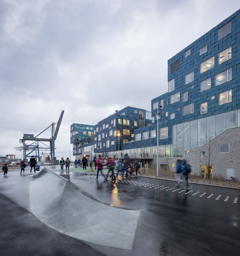 Exterior shot of the Copenhagen International School Nordhavn .