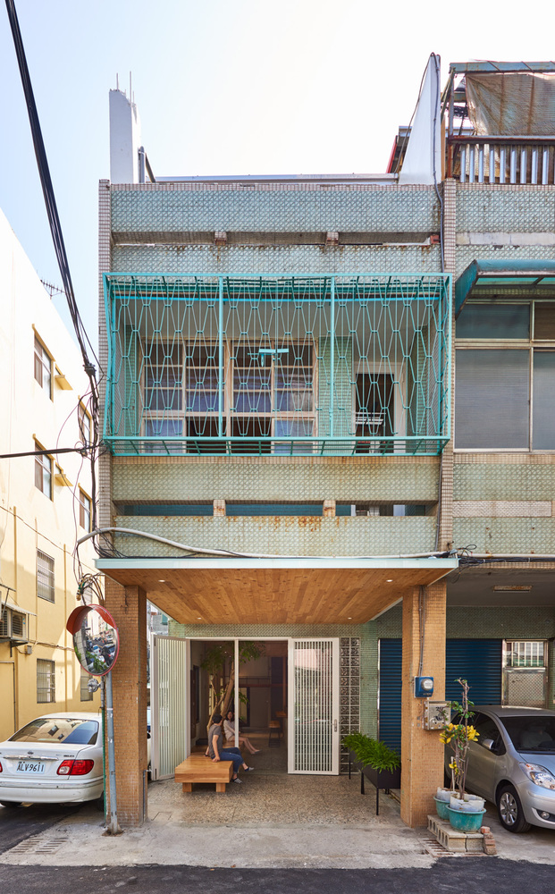 A front exterior shot of Corner 60's, a townhouse turned educational space in Taiwan. 