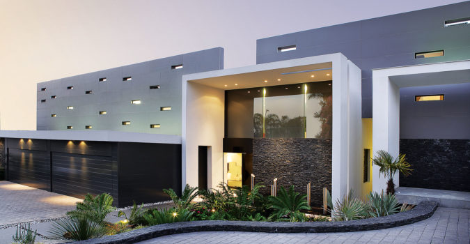Front exterior of Houghton ZM, a modern Johannesburg home by SAOTA.
