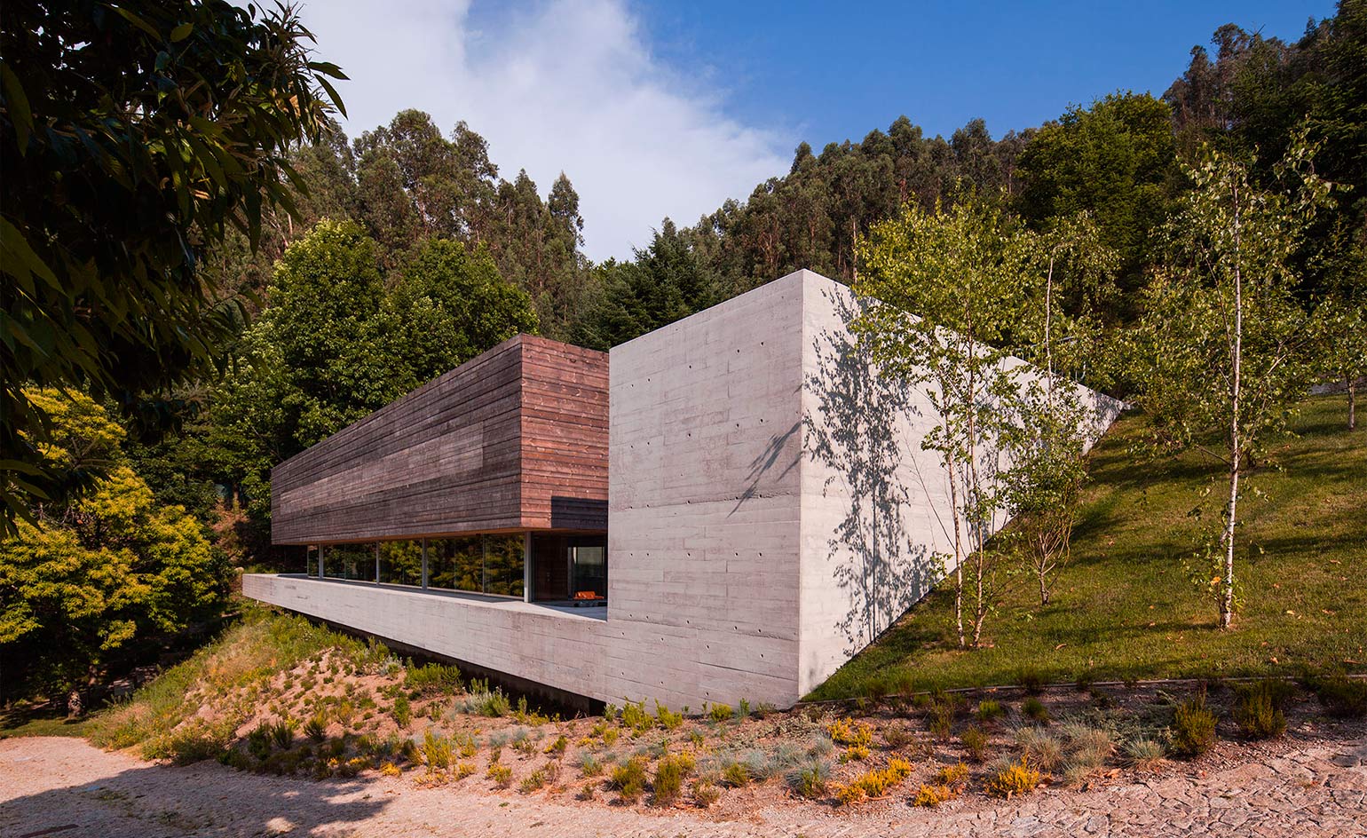 Carvalho Araújo's new "Gerês House" in Portugal. 