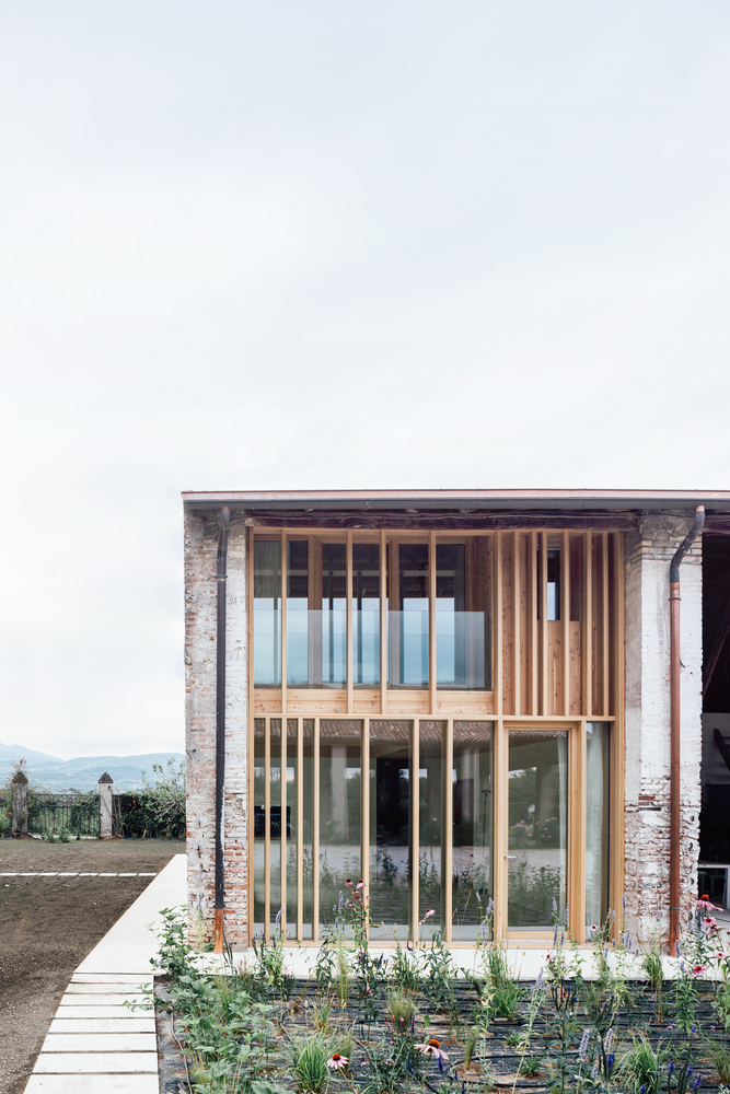 The modern facade integrated into "A Country Home in Chievo."