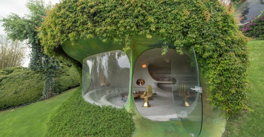 "Organic House," a sleek hobbit-like structure in the Mexican hills. Designed by Javier Senosiain.