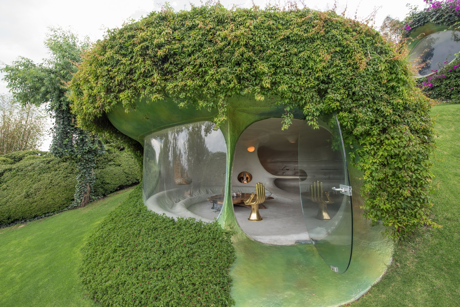 The Organic Hobbit House Nestled in the Hills of Mexico City