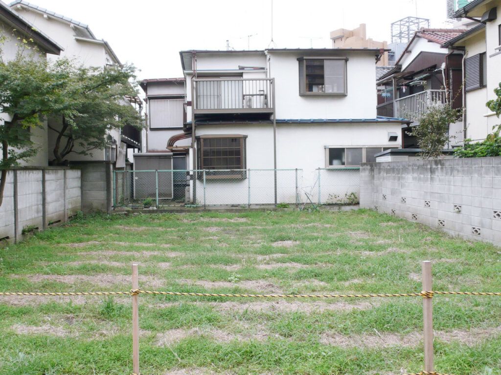 House at Komazawa Park by miCo before