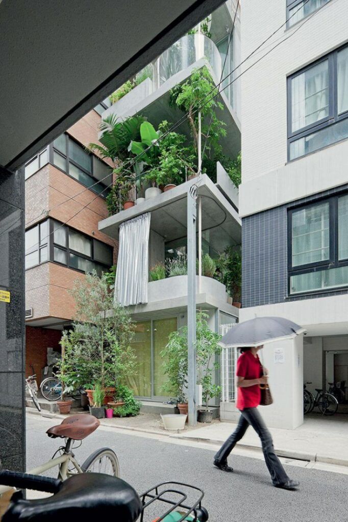 Ryue Nishizawa Garden and House from street