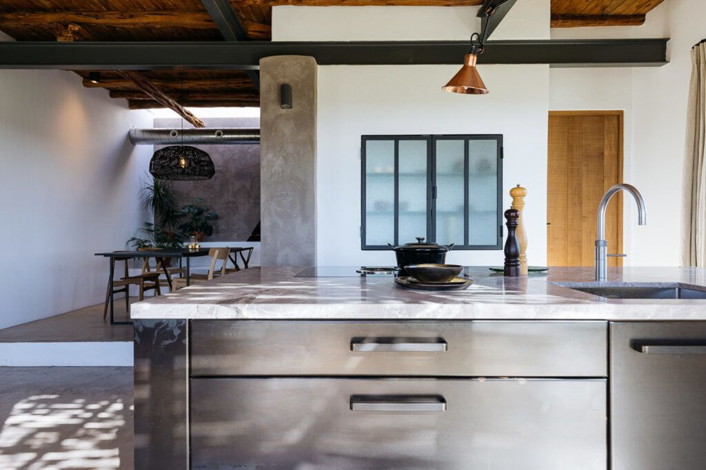 The contemporary kitchen inside the Ibiza Campo Loft.
