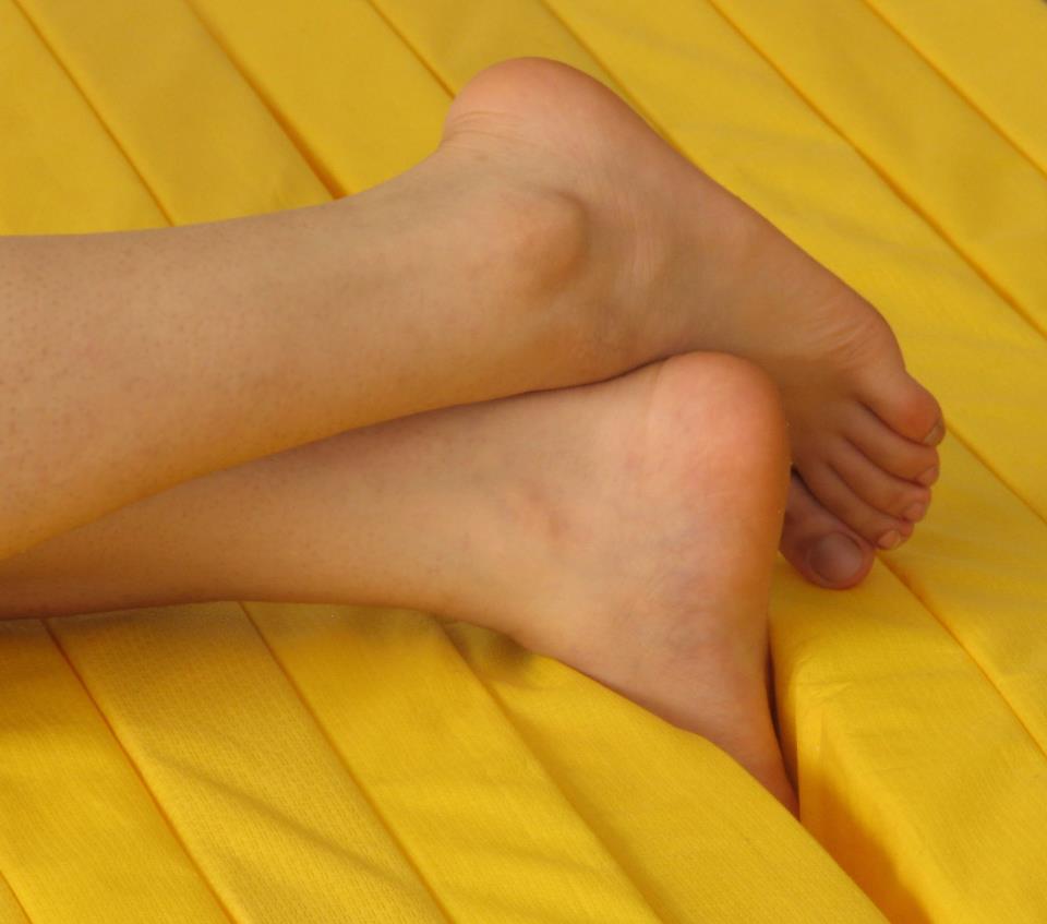Feet in slitted mattress