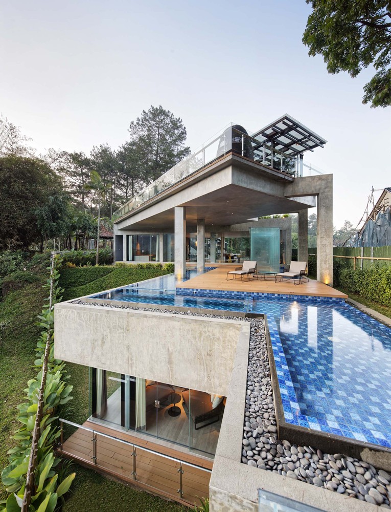 Photos from TWS & Partners﻿' new Hanging Villa in Indonesia. 